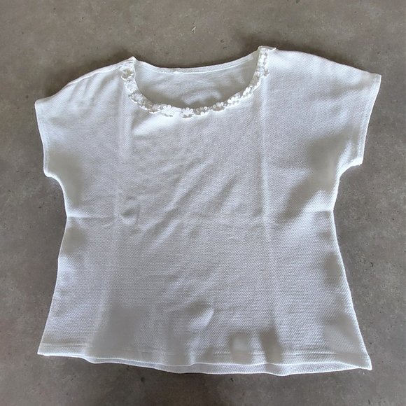 Source Unknown Tops - Women's White Cotton Blend Pique Top w/Daisy Trim Neckline - Size Medium